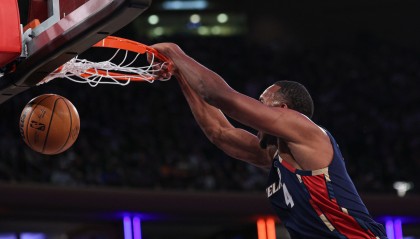 乐鱼体育官网登录-不进还有我！莫布里跟进双手扭腰暴力补扣