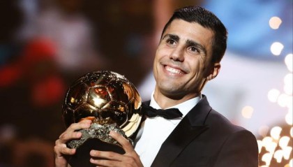 乐鱼体育网址-《法国足球》专访罗德里全文：力量来源于稳定性